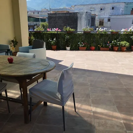 Hibiscus Apartment *